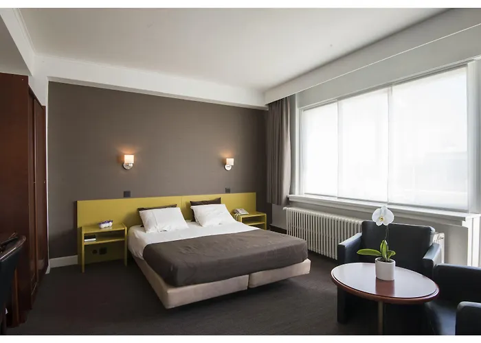 Ter Streep Отель Остенде